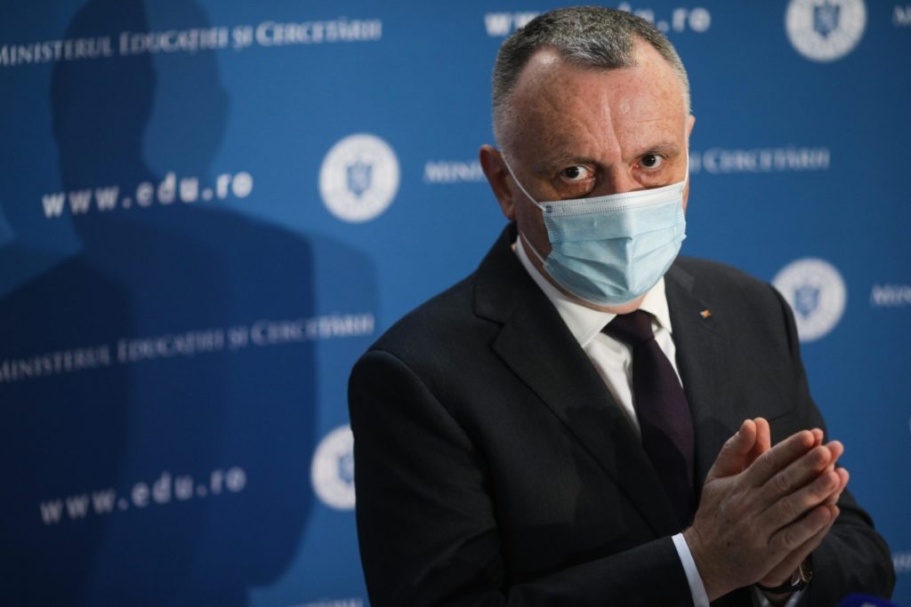 Va fi modificat formularul de consimţământ pentru testarea elevilor cu simptome asociate cu boala COVID-19