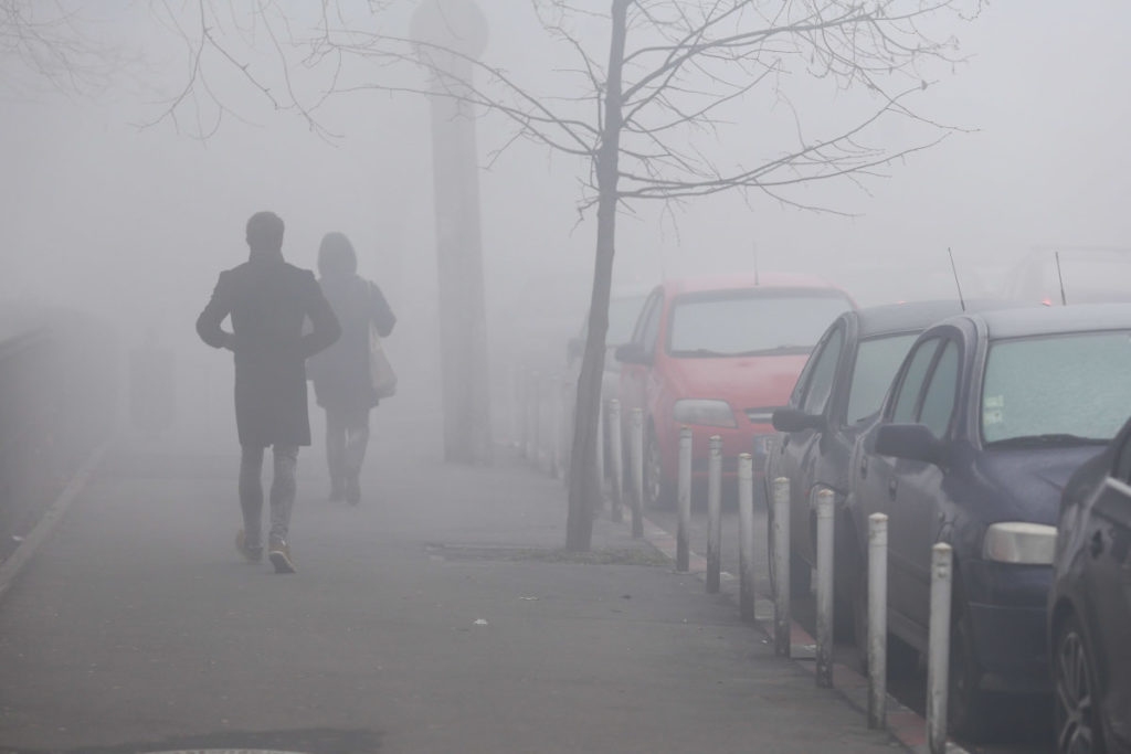 Cod galben de ceaţă, burniţă şi polei în opt judeţe