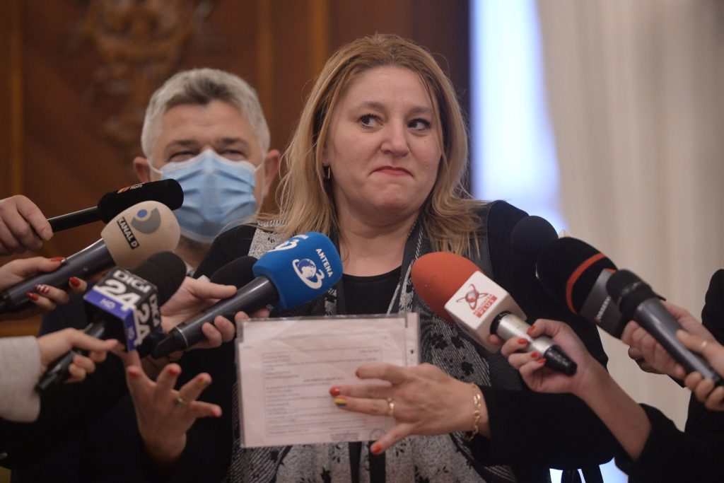 Liderii AUR o revocă pe Diana Șoșoacă din funcțiile din parlament