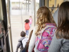 Transportul elevilor la şcoli, în grija primarilor