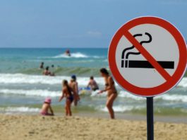 Oraşul spaniol Barcelona interzice fumatul pe plaje