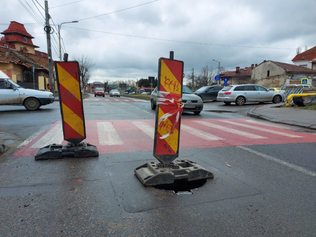 Gurile de canal distruse, „marcă înregistrată“ pentru strada Râului (GALERIE FOTO)