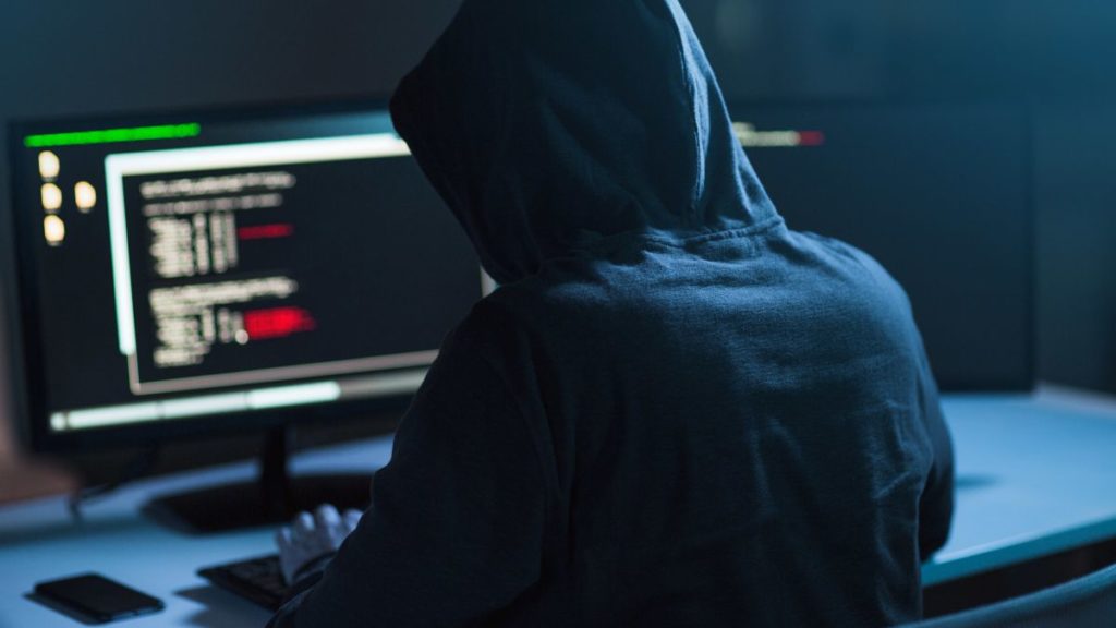 Zece hackeri care au furat criptomonede de 100 de milioane $ au fost arestaţi