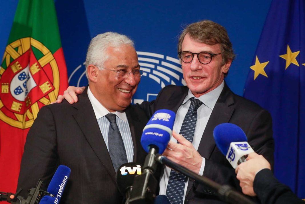 Documentul a fost parafat de către preşedintele Parlamentului European, David Sassoli, şi premierul portughez Antonio Costa