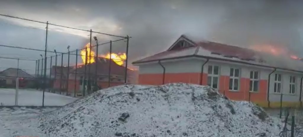 Incendiu violent la o școală din Vaslui