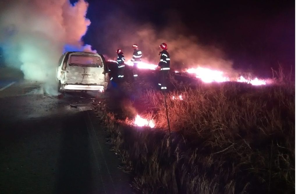 Dolj: Un autoturism a ars complet în Ghindeni
