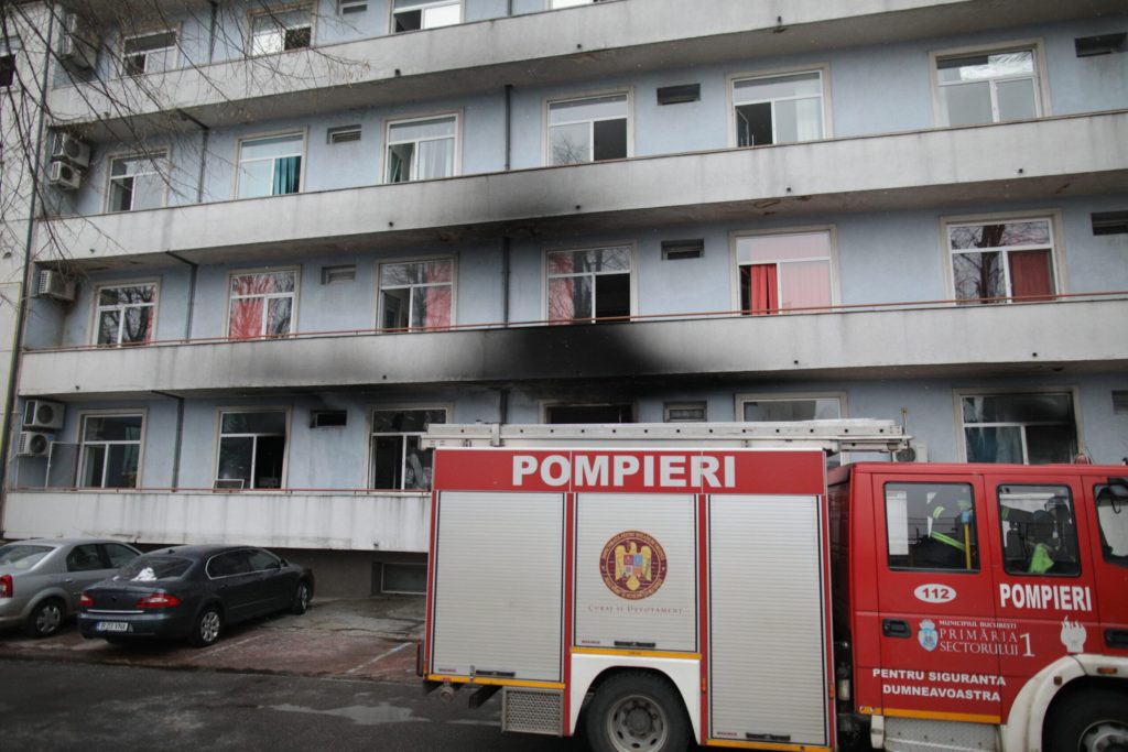 A ajuns la 17 numărul pacienţilor morţi după incendiul de la „Matei Balş”
