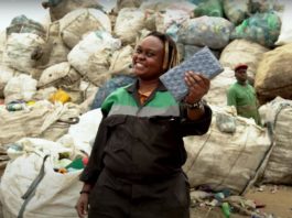 O ingineră din Kenya a inventat cărămizile din plastic reciclat