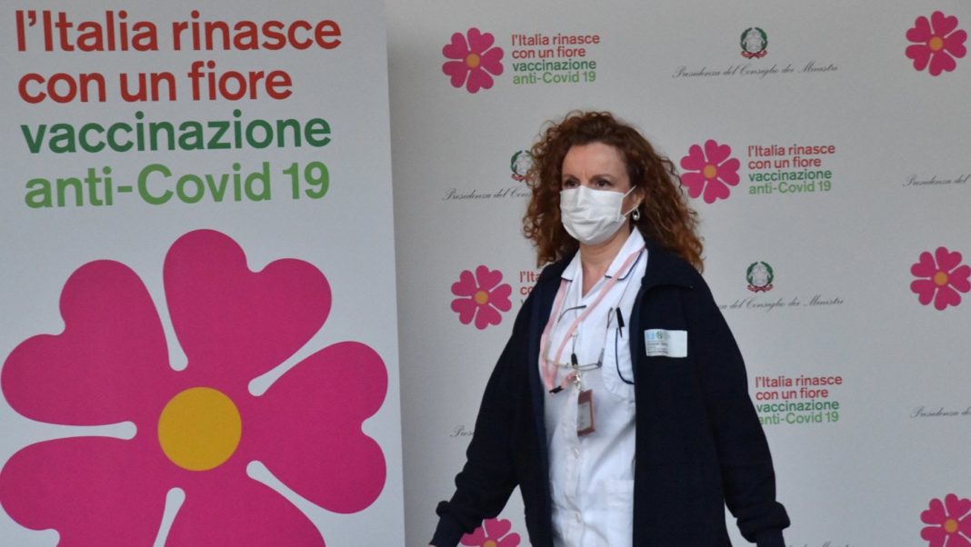Italia vrea să vaccineze 10 milioane de oameni pe lună după Paşte