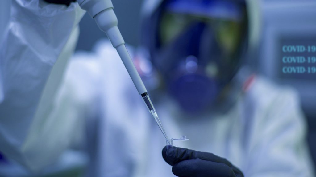 GSK şi CureVac vor colabora pentru a dezvolta un vaccin împotriva noilor variante de coronavirus