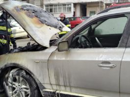 Autoturism cuprins de flăcări în centrul Craiovei