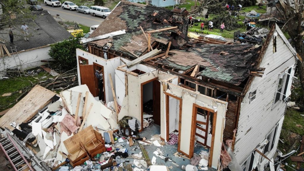 O tornadă a făcut ravagii în Turcia. 16 oameni au fost răniţi