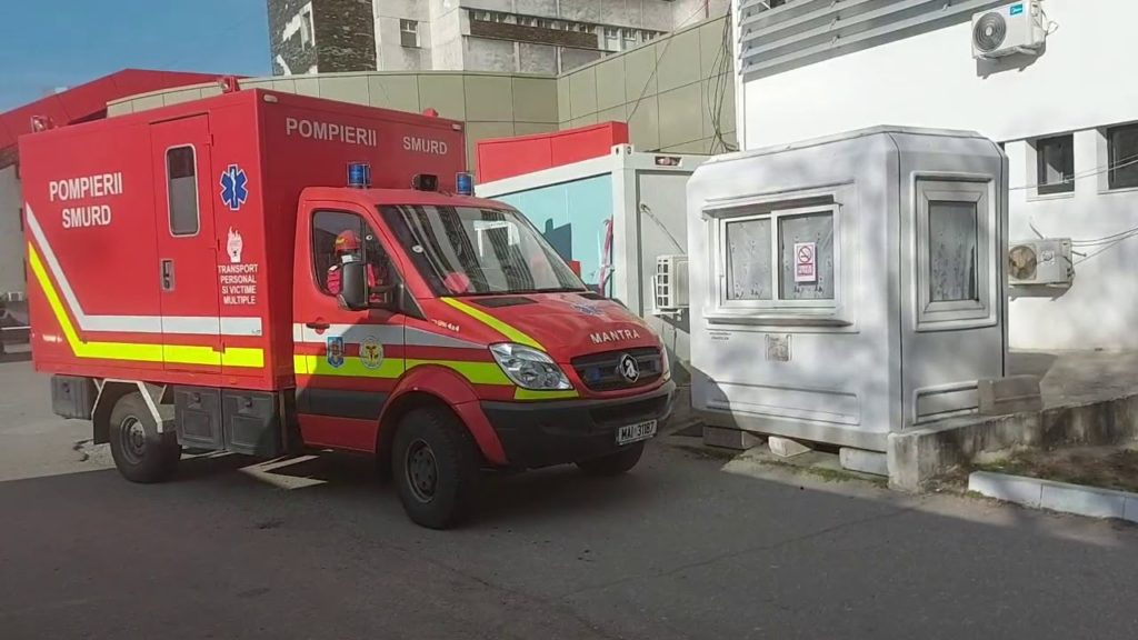 VIDEO Intervenție de amploare: Mai multe autospeciale ale pompierilor, la Spitalul Slatina