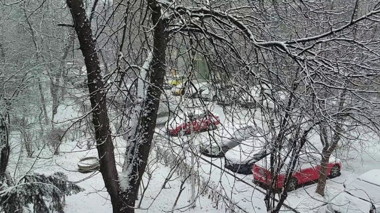 Ninsoare abundentă în Craiova. Doljul este sub cod galben