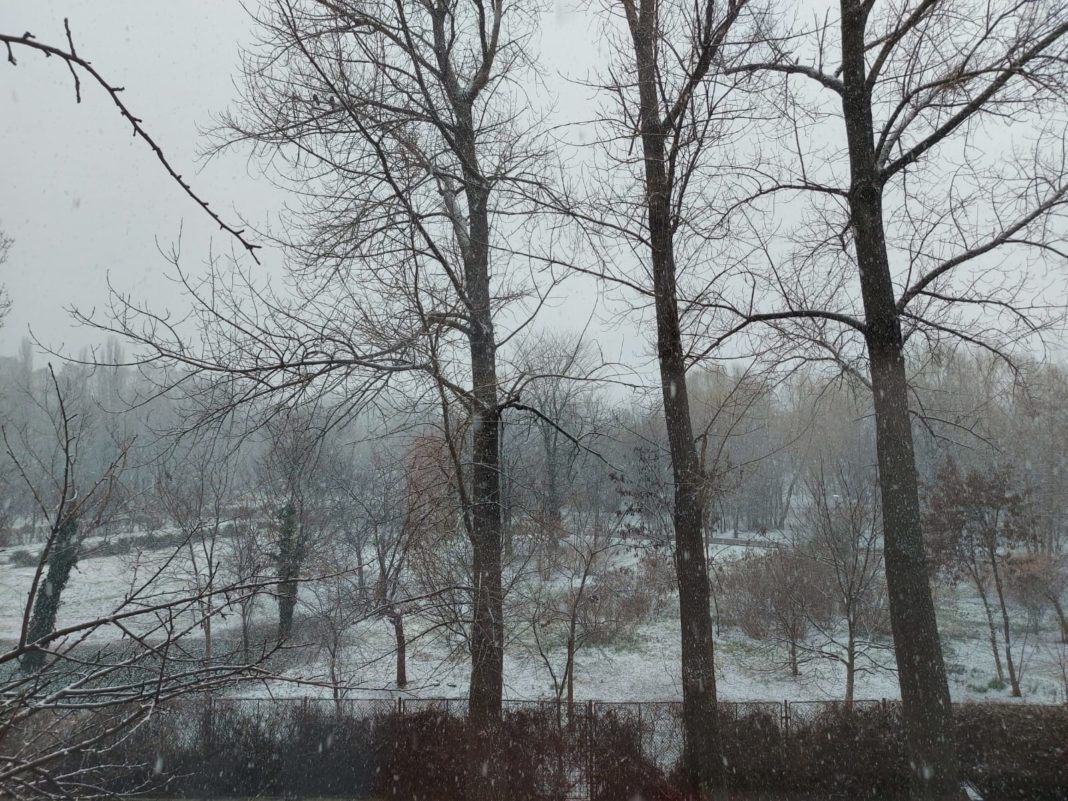 La munte va ninge