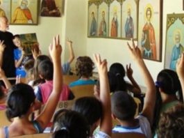 Preoții care predau Religia în școli pot avea sporuri de până la 80%