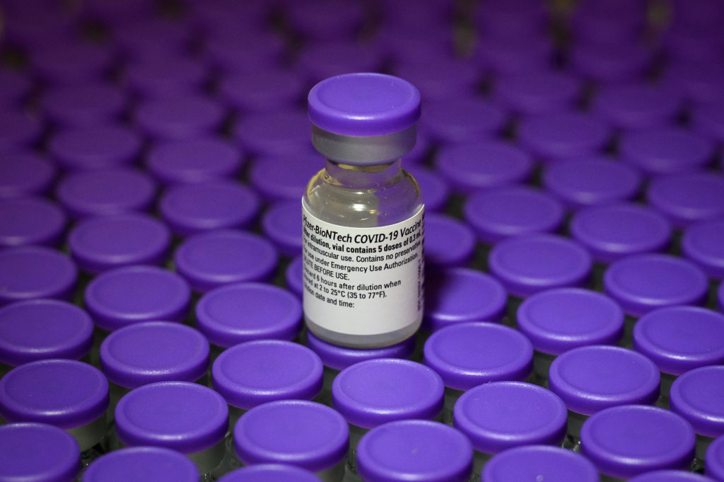 O nouă tranșă de vaccin Pfizer BioNTech soseşte luni în România