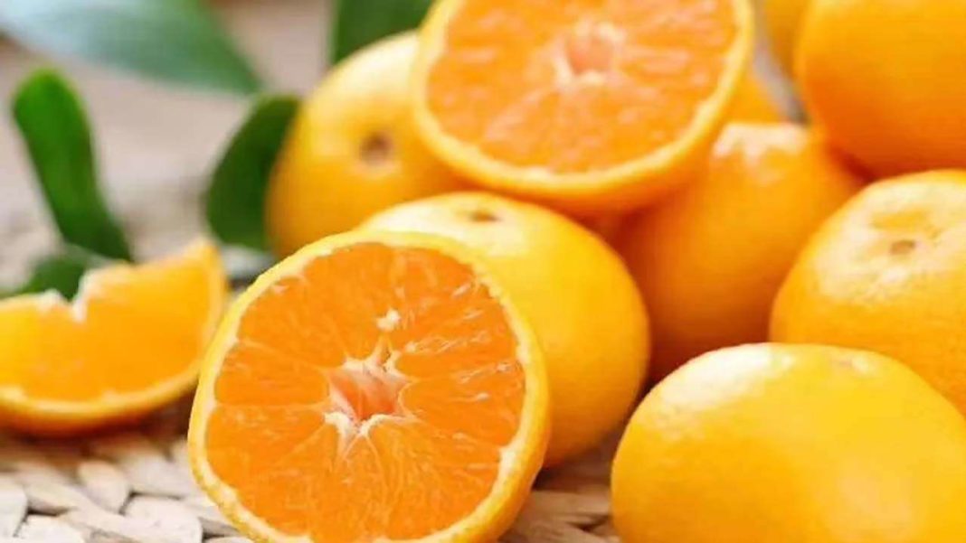 Patru chinezi au mâncat 30 kg de portocale ca să scape de taxele vamale