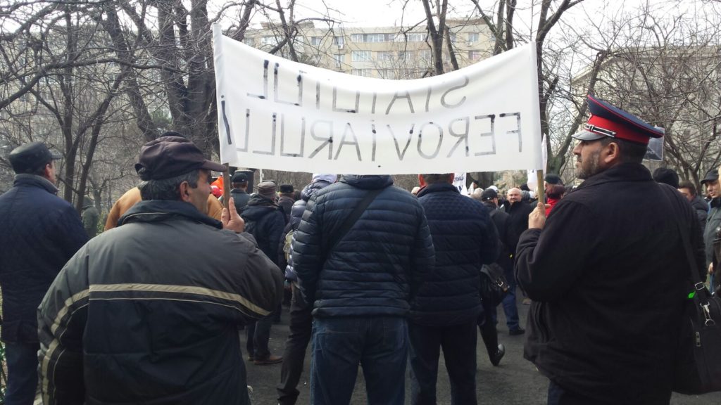 Ceferiștii pichetează, marți, Ministerul Transporturilor