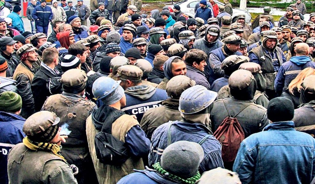 Minerii de la Livezeni şi Lupeni au protestat pentru întârzierea salariilor