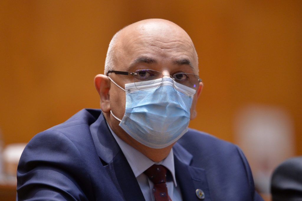 Raed Arafat: Elevii pot duce mărțișoare de 1 Martie