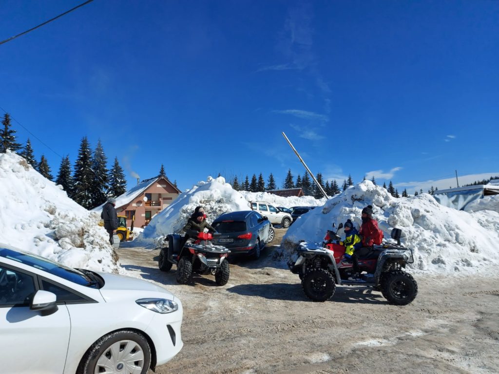Turiștii au înfruntat gerul să se distreze la Rânca