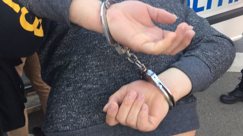 Gorj: Doi bărbați, reținuți după ce ar fi bătut un tânăr la Scoarța