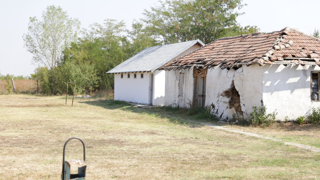 (foto arhiva GDS ) În Dolj, 130 de clădiri în care funcţionează şcoli şi grădiniţe nu au autorizaţie sanitară şi 39 de unităţi au toaleta în curte