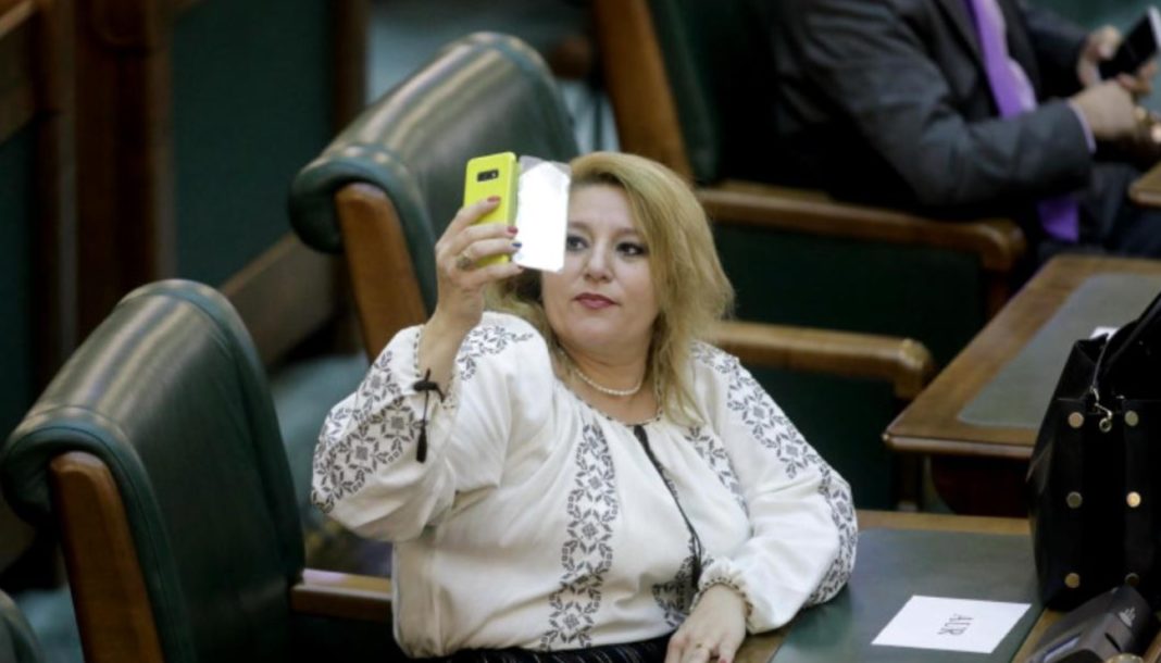 Facebook a blocat contul senatoarei Diana Șoșoacă