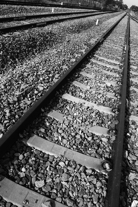 Tragedie în Olt: Tânăr de 20 de ani, găsit mort lângă o cale ferată