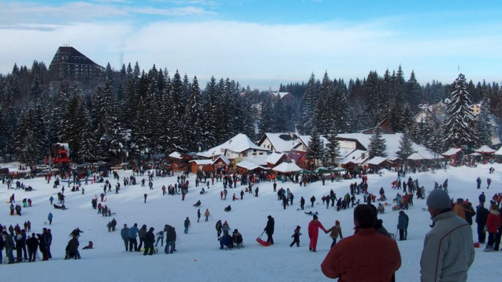 Mii de turişti în staţiunile de pe Valea Prahovei