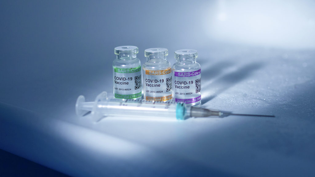 Universitatea Oxford lansează un studiu asupra combinării a două doze difrite de vaccin anti-COVID