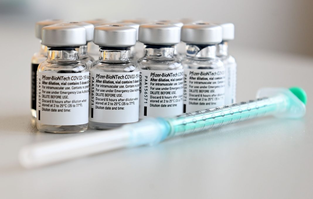 Vaccinul Pfizer poate provoca o boală rară de sânge