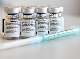 Vaccinul Pfizer poate provoca o boală rară de sânge