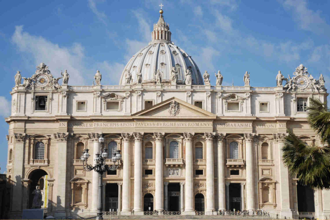 Angajații Vaticanului, concediaţi dacă refuză vaccinul anti-Covid