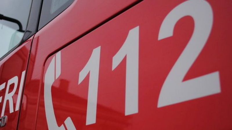 Un microbuz cu pasageri a luat foc în mers, pe DN 1