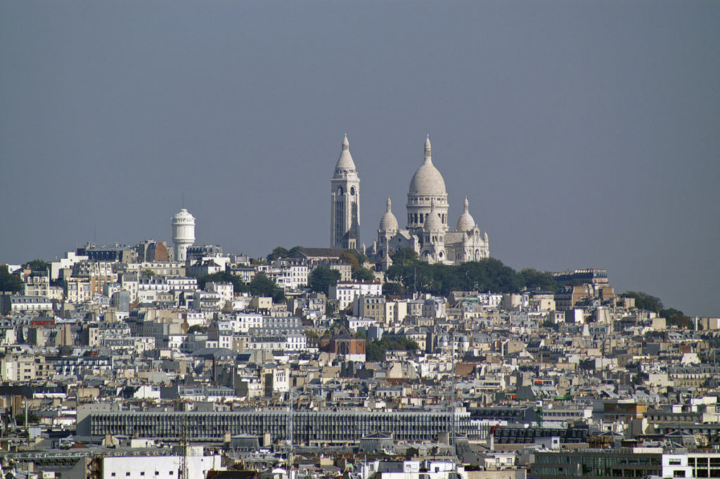 Individ care a vrut să atace un poliţist, împuşcat mortal la Paris