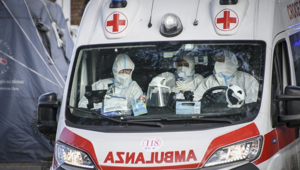 O româncă de 14 ani a murit în timp ce se conecta la cursurile online