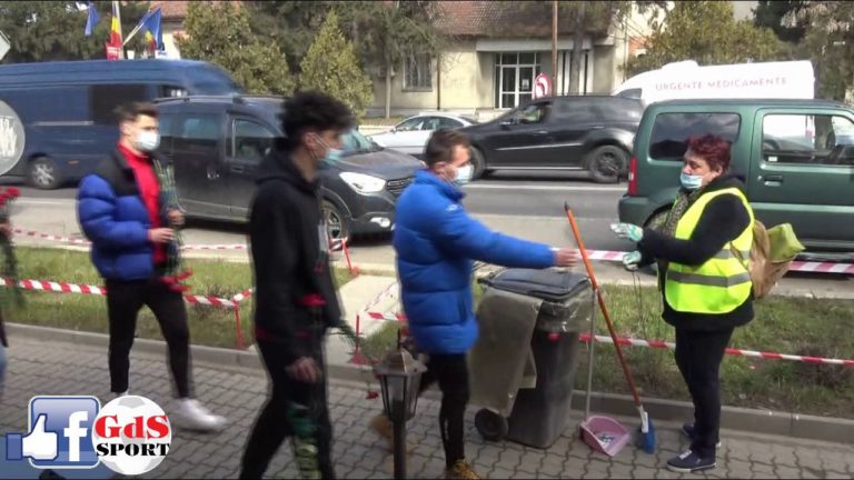 CSO Filiași continuă tradiția de 1 Martie: câte o floare pentru doamne și domnișoare!