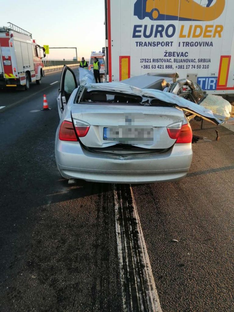 Accident mortal pe A1 în urma coliziunii dintre un autoturism și un tir