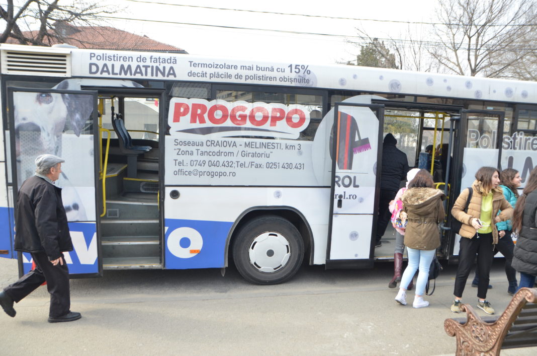 Proiectul pilot de transport şcolar include patru unităţi de învăţământ din Craiova