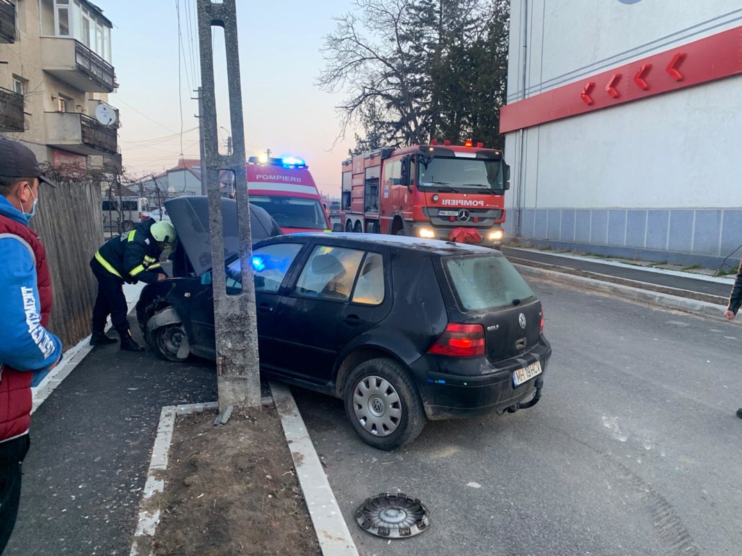 Un bărbat de 65 de ani a fost rănit astăzi într-un accident petrecut în această dimineață, în orașul Vânju Mare