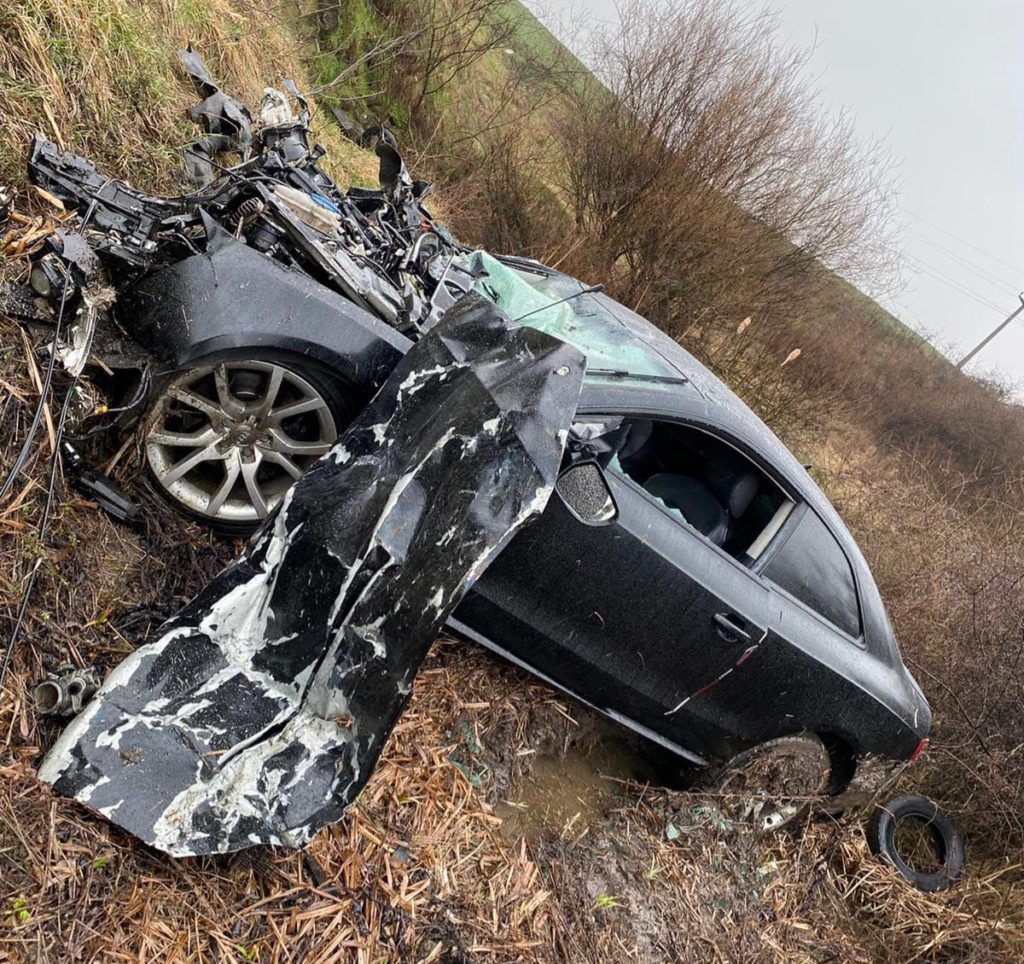Două persoane, rănite într-un accident la Strejești