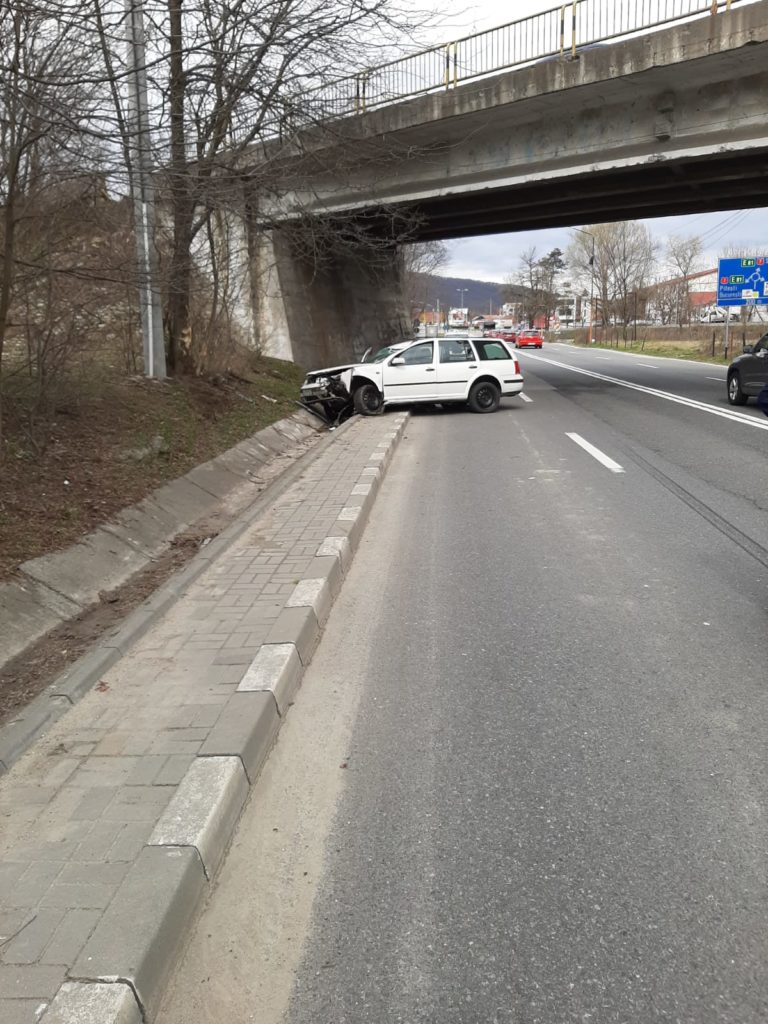 Accident cu trei victime la ieșirea din Râmnicu Vâlcea