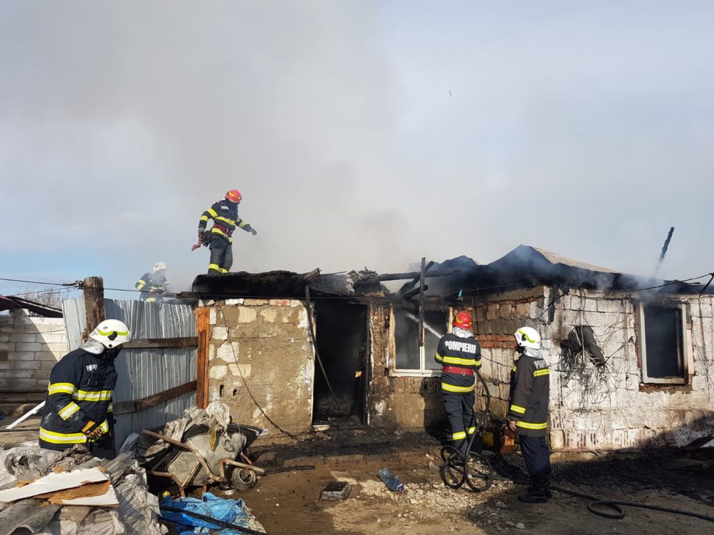 Mehedinți: Incendiu la o casă din Șimian