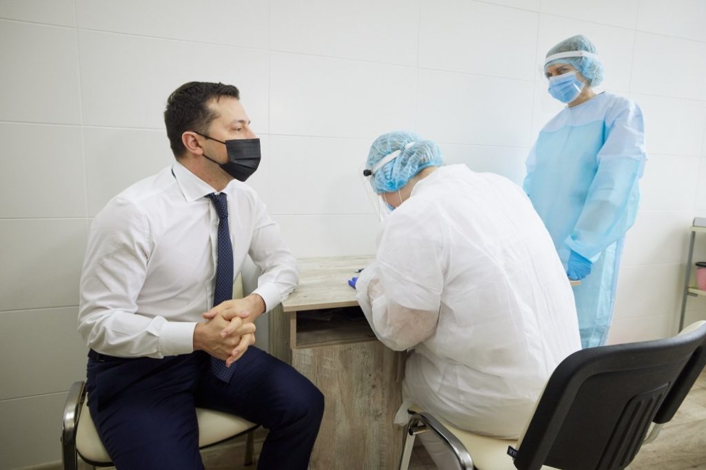 Preşedintele Ucrainei s-a vaccinat anti-Covid pentru a încuraja populaţia