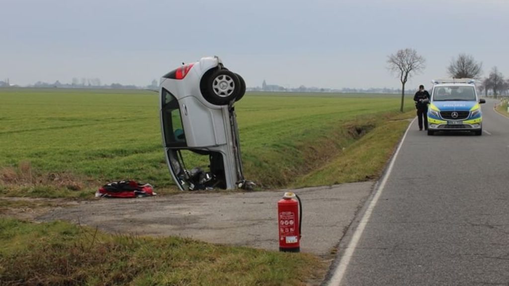 Șoferiță de 81 de ani, implicată într-un accident care i-a uimit și pe polițiști