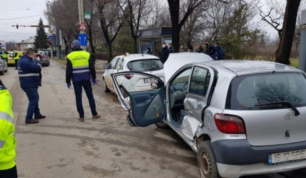 Un tramvai a lovit şase maşini la Iaşi (sursa foto: ziaruldeiasi.ro)