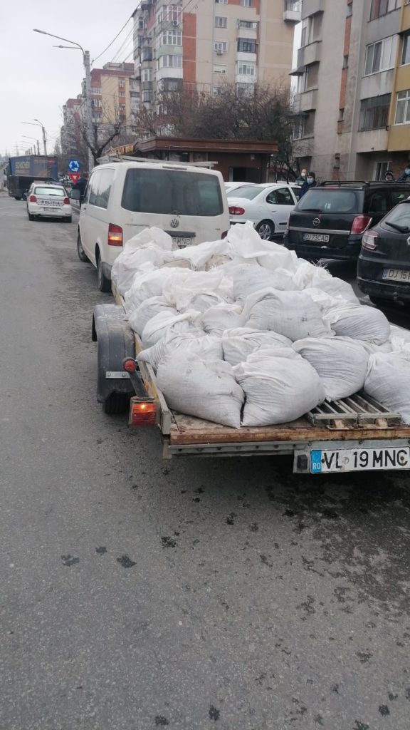 Craiova. A doua maşină încărcată cu moloz, confiscată