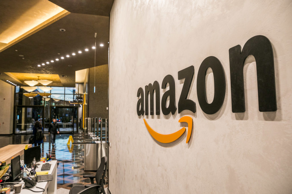 Amazon angajează 500 de persoane în România